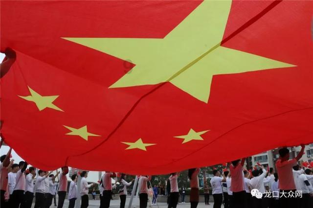 奔驰C级现优惠11万多,最低22万就能买,难怪12月销量比宝马3系高